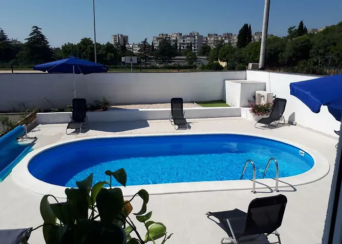 Franov With Pool, 10 Min From The Old Town Of Nyaraló