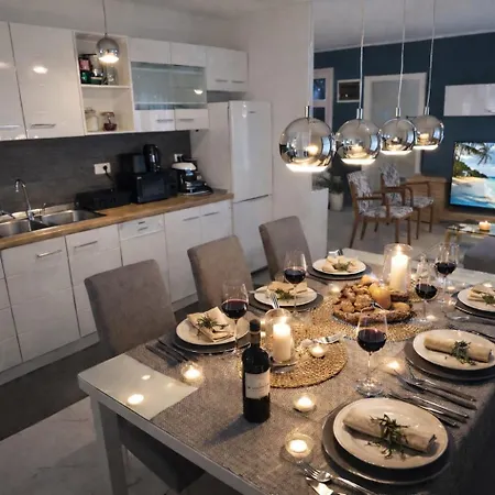 Feriehus Franov With Pool, 10 Min From The Old Town Of