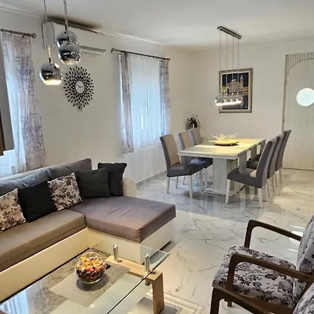 Franov With Pool, 10 Min From The Old Town Of Zadar