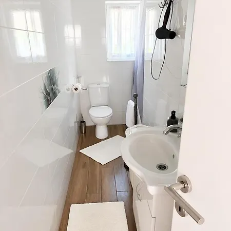 Ferienhaus Franov With Pool, 10 Min From The Old Town Of Zadar