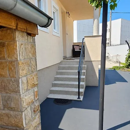 Ferienhaus Franov With Pool, 10 Min From The Old Town Of Zadar