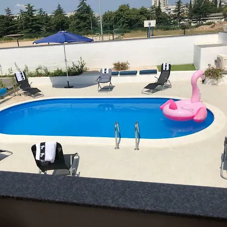 Franov With Pool, 10 Min From The Old Town Of Tatil Evi *