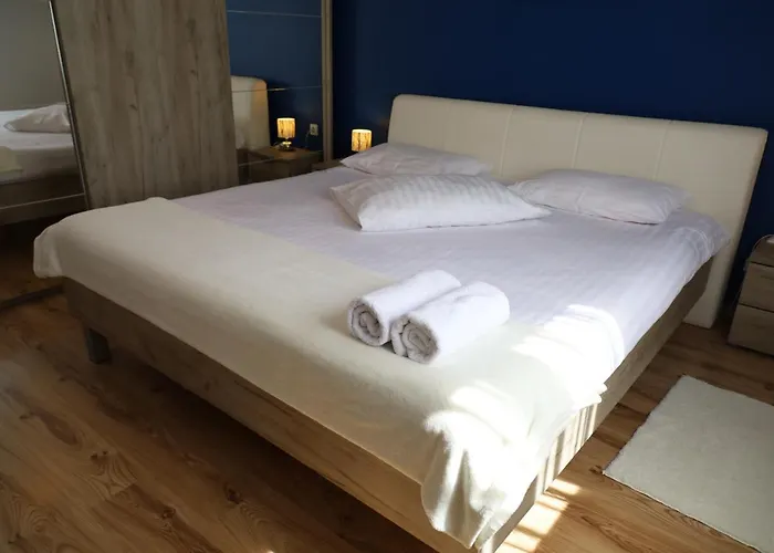 بيت للعطل Franov With Pool, 10 Min From The Old Town Of *