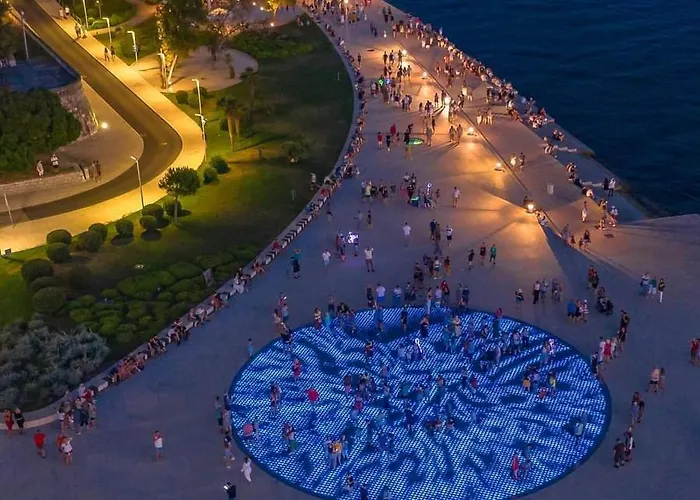 بيت للعطل Franov With Pool, 10 Min From The Old Town Of *