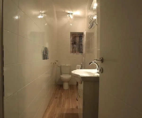 Franov With Pool, 10 Min From The Old Town Of بيت للعطل زادار