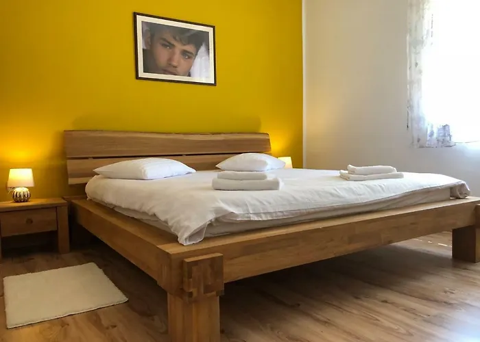 بيت للعطل Franov With Pool, 10 Min From The Old Town Of زادار