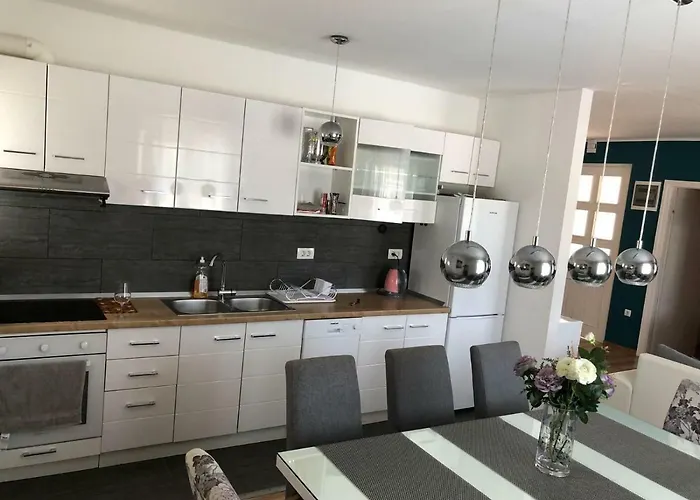 Franov With Pool, 10 Min From The Old Town Of زادار