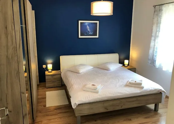 Franov With Pool, 10 Min From The Old Town Of بيت للعطل زادار